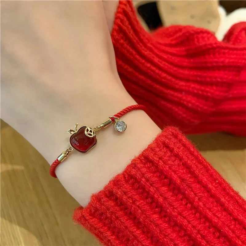 Bracelet Pomme Corde Rouge