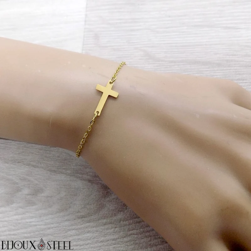 Bracelet petite croix en acier inoxydable