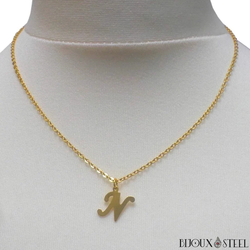 Collier à pendentif lettre dorée en acier inoxydable
