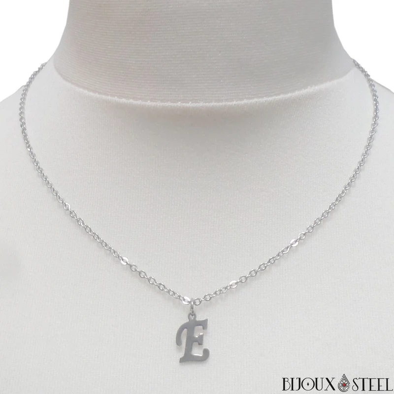 Collier à pendentif lettre argentée en acier inoxydable