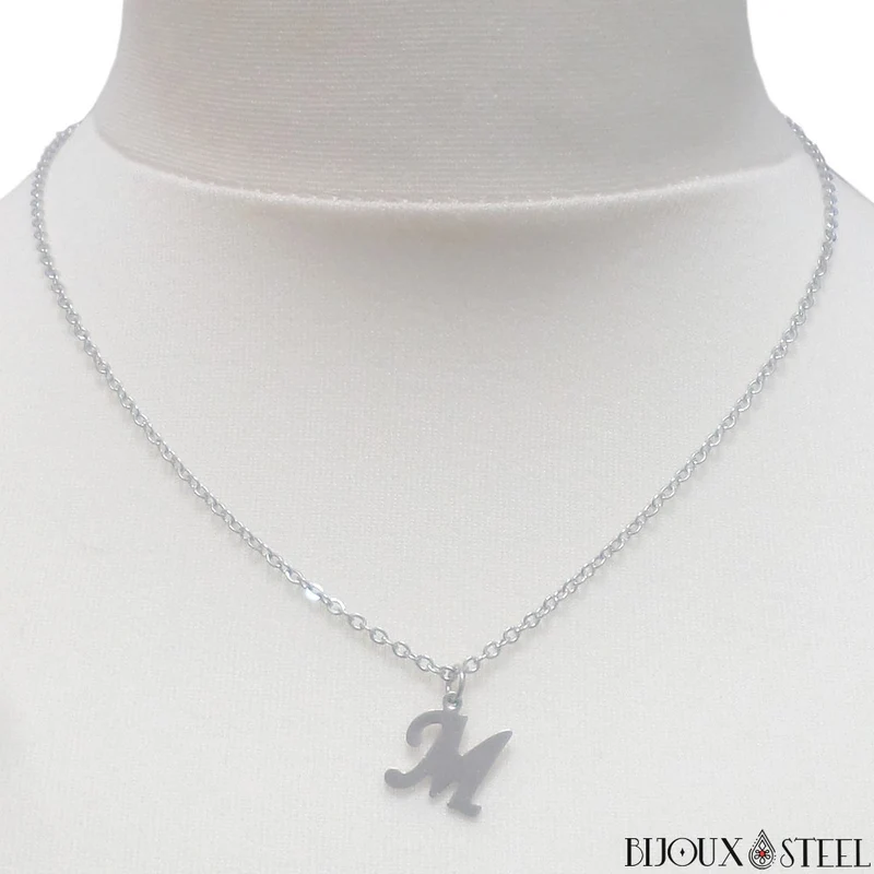 Collier à pendentif lettre argentée en acier inoxydable