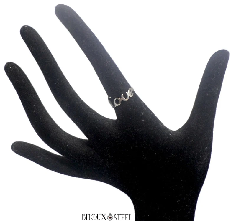 Bague LOVE argentée en acier chirurgical