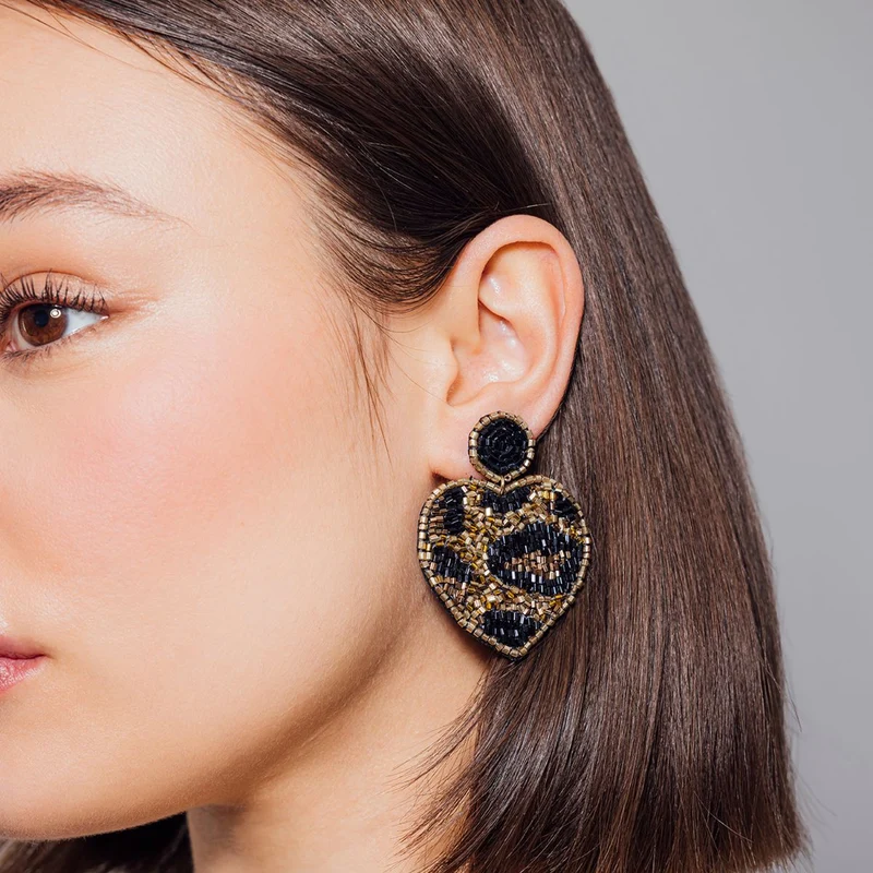 Boucles d'oreilles cœurs brodés Léopard félin