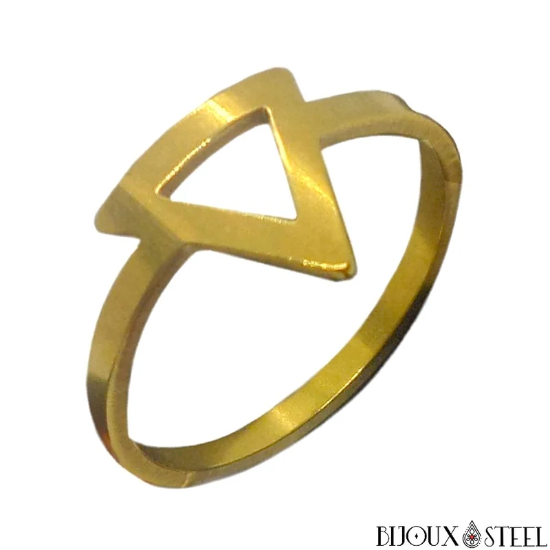 Bague à triangle dorée en acier chirurgical