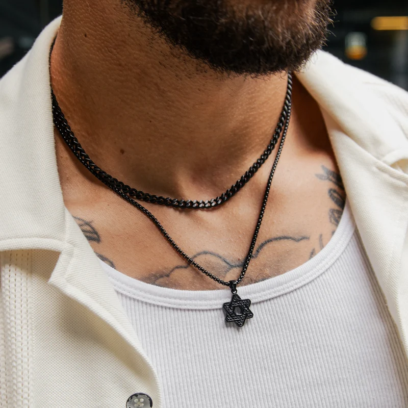 Pendentif étoile de David serti de pierres