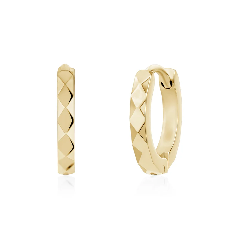 Boucles d'oreilles Huggie en forme de diamant - 13MM