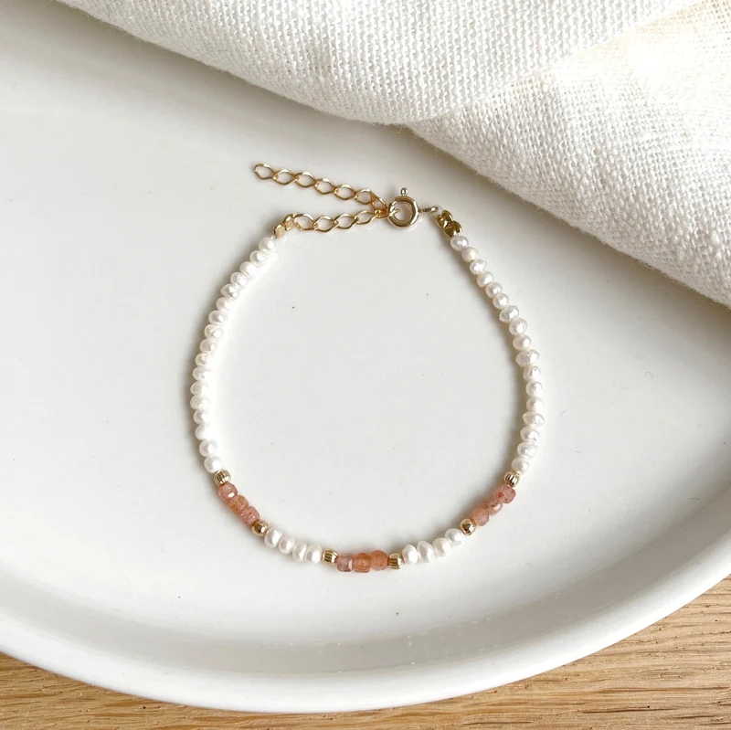 Bracelet "Rosalba" pierre de soleil plaqué or