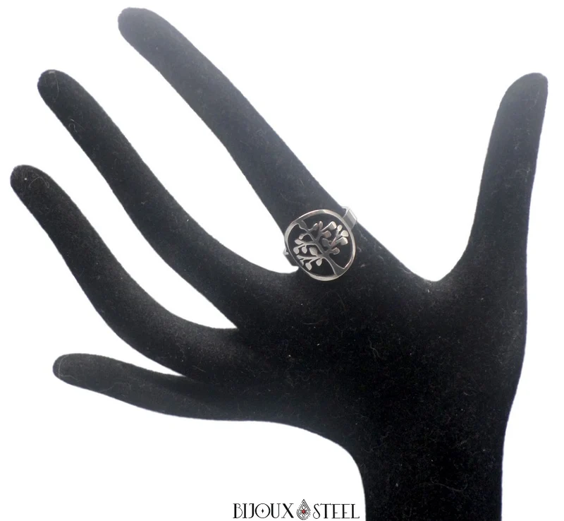 Bague argentée arbre de vie encerclé en acier chirurgical