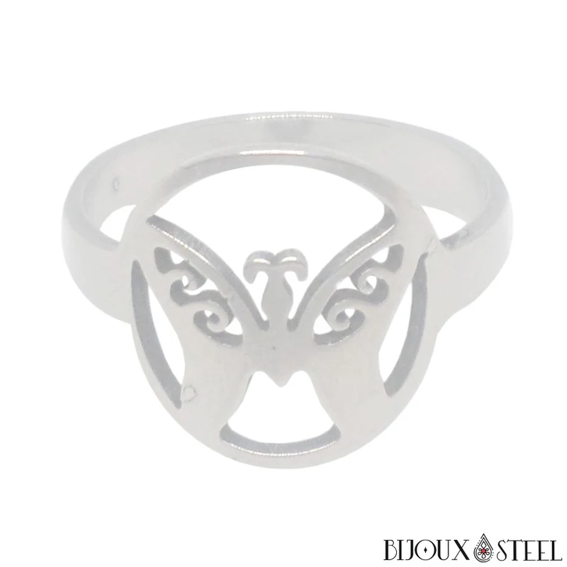 Bague argentée à papillon encerclé en acier chirurgical
