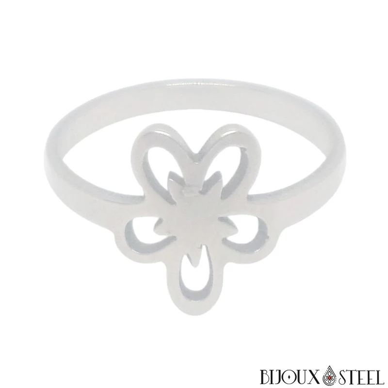 Bague argentée à fleur étoilée en acier chirurgical