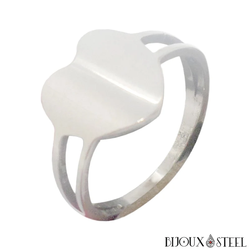 Bague argentée à coeur rempli d'amour en acier chirurgical