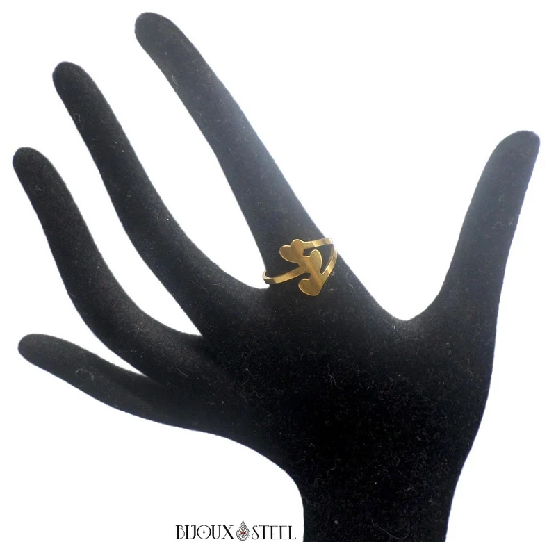 Bague femme triple coeur dorée en acier chirurgical