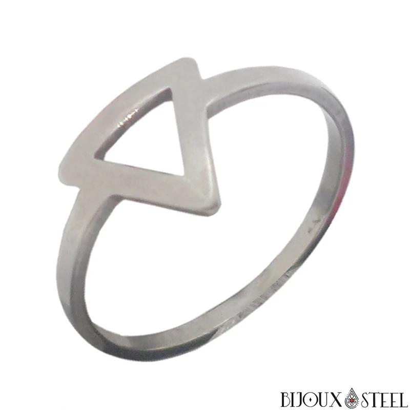 Bague à triangle argentée en acier chirurgical