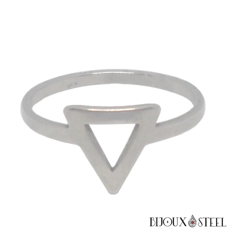 Bague à triangle argentée en acier chirurgical