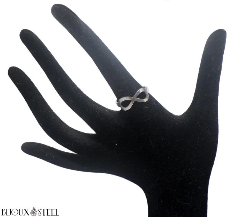 Bague infini argentée en acier chirurgical