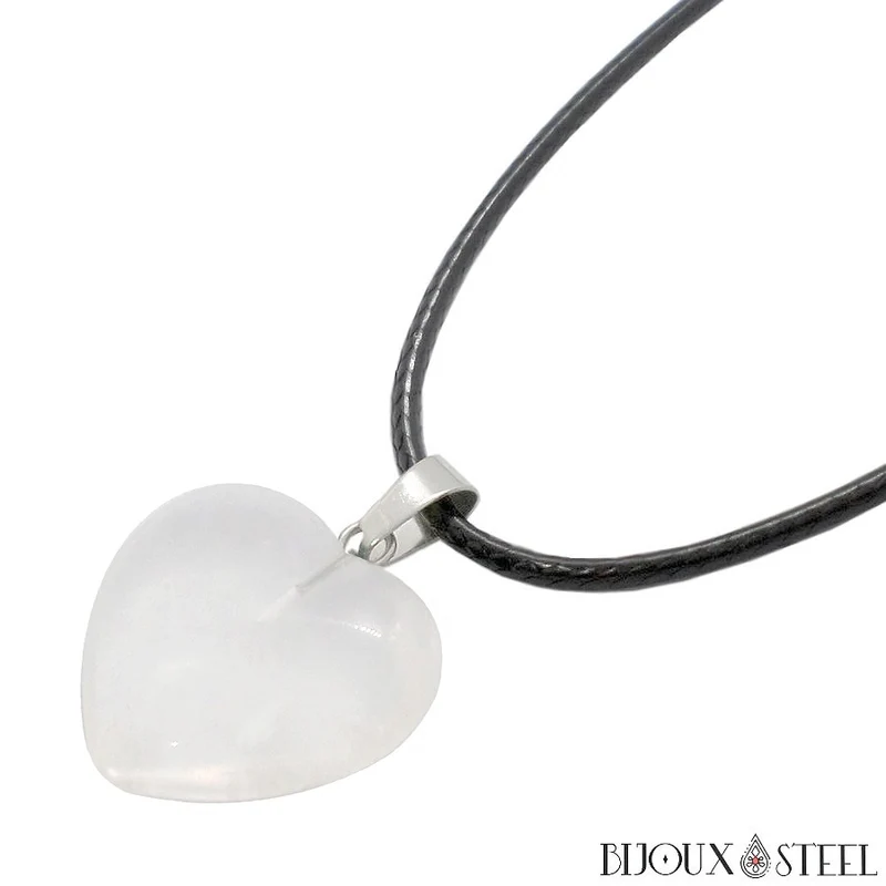 Collier à pendentif cœur en pierre de cristal de roche