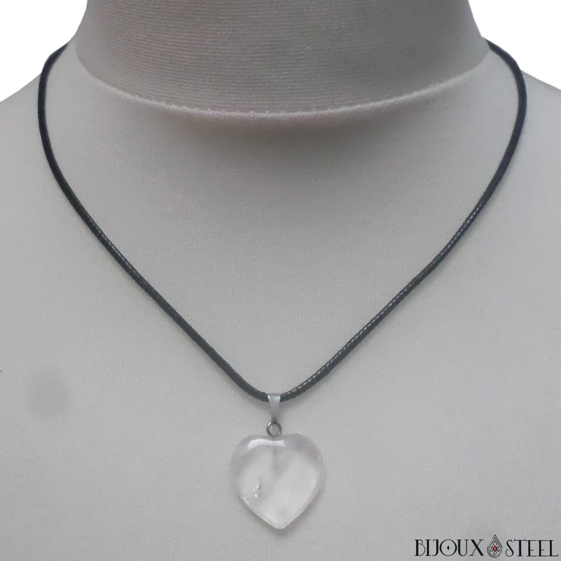 Collier à pendentif cœur en pierre de cristal de roche