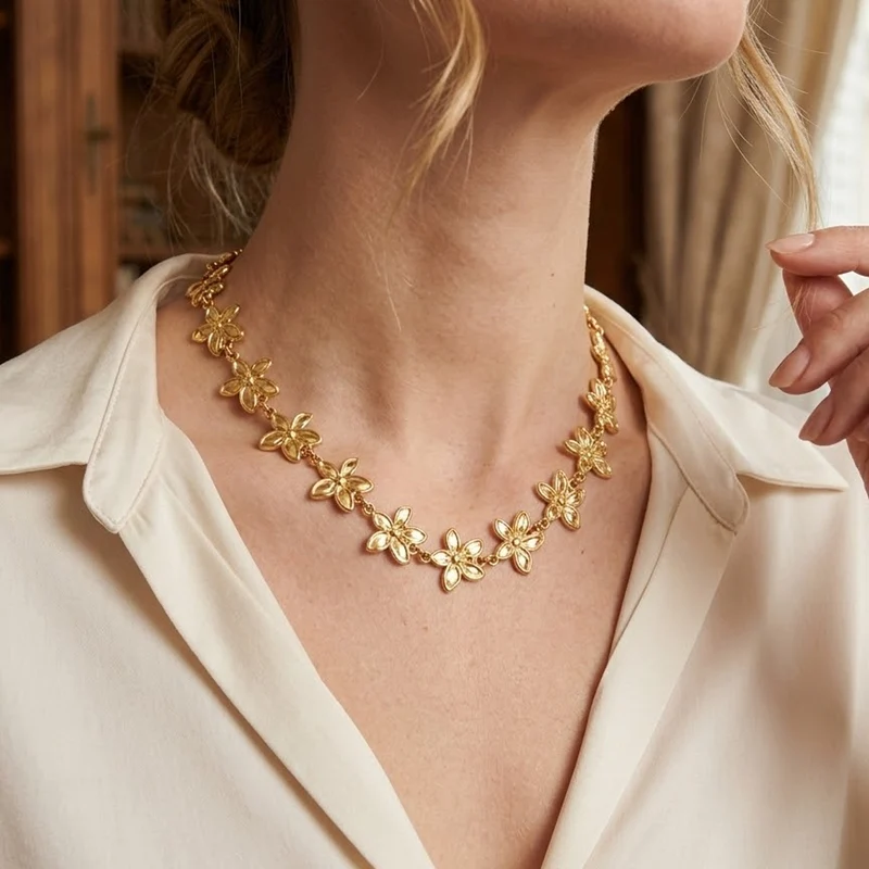 Collier avec fleur reliée
