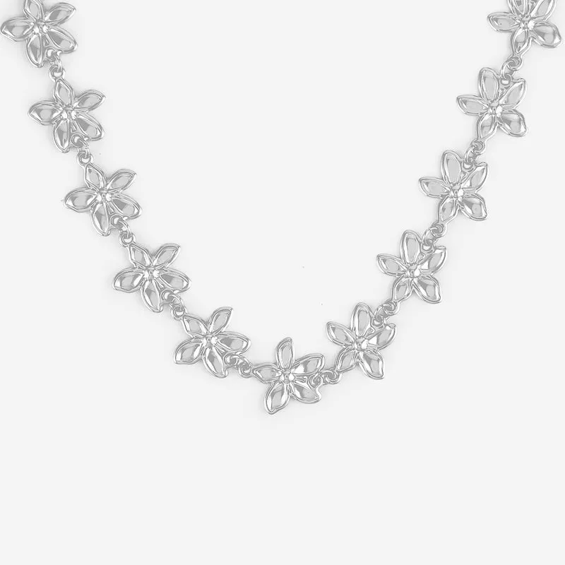 Collier avec fleur reliée