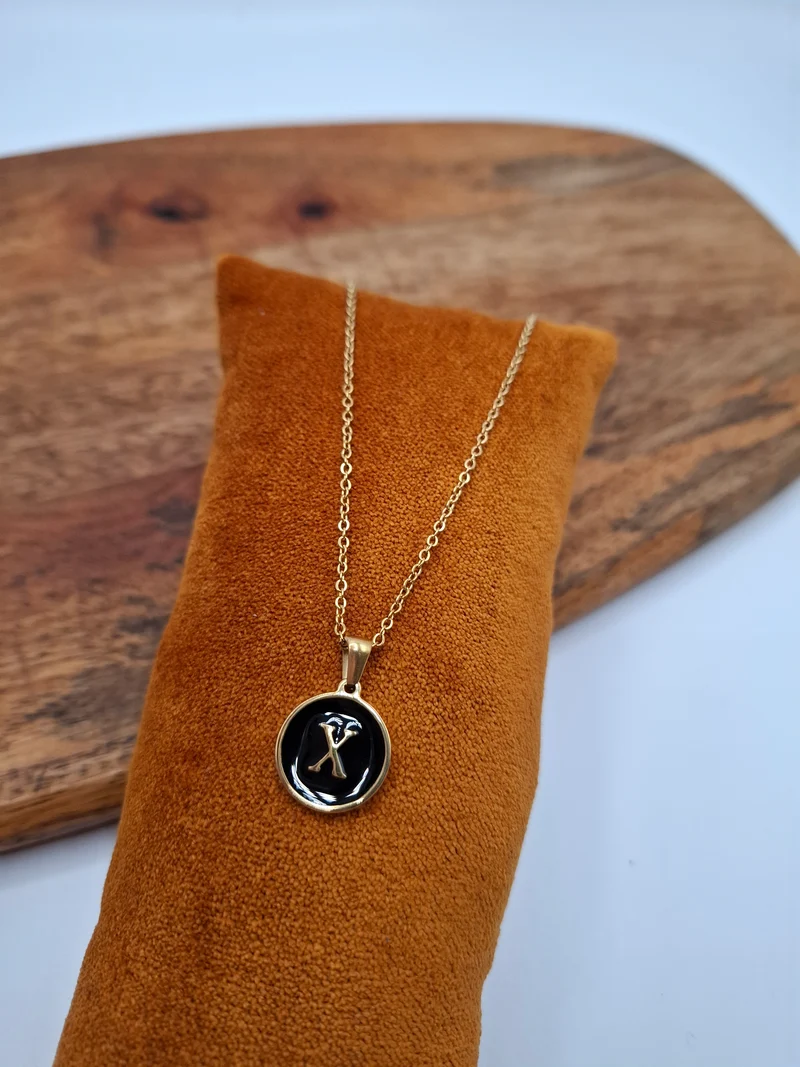Collier chaîne personnalisable avec lettre noire