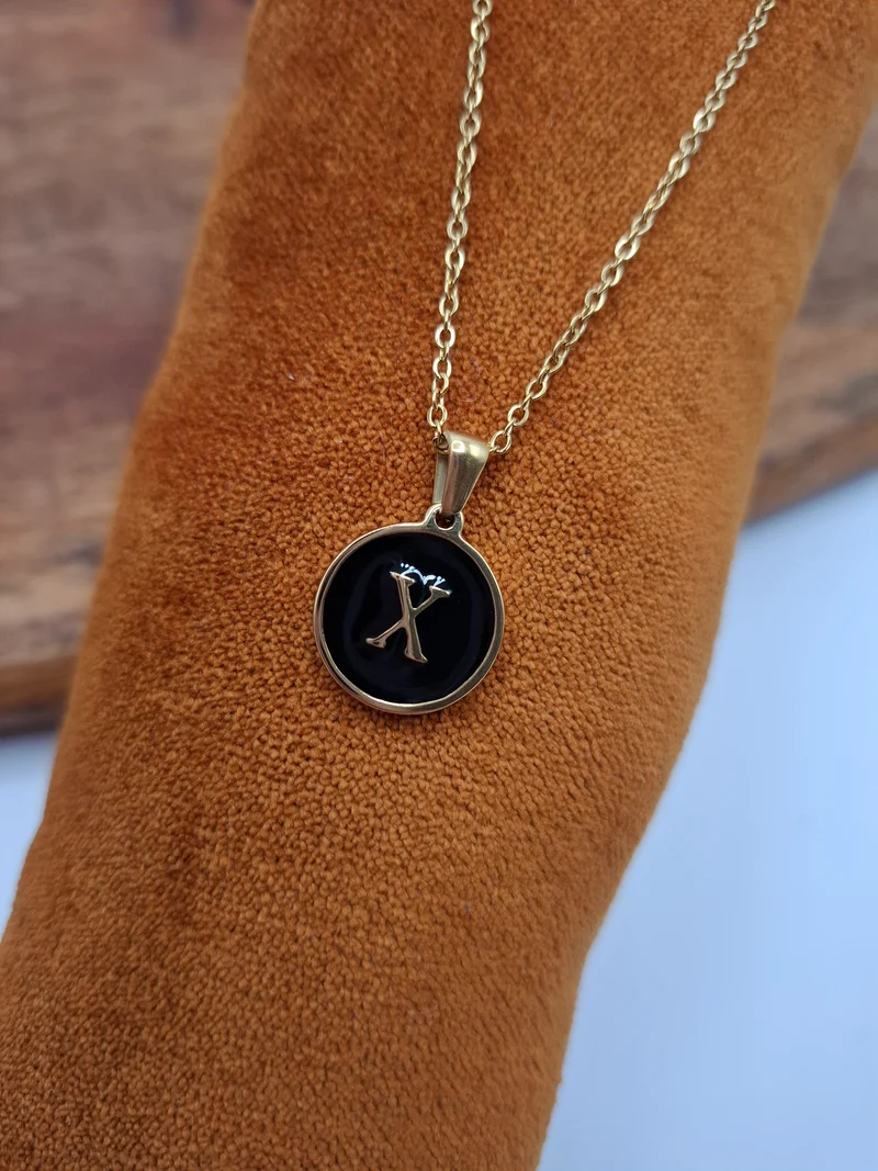 Collier chaîne personnalisable avec lettre noire