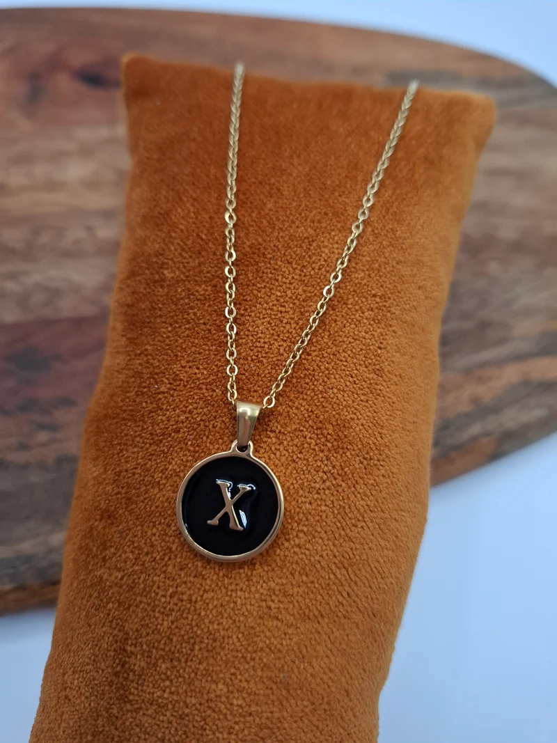 Collier chaîne personnalisable avec lettre noire