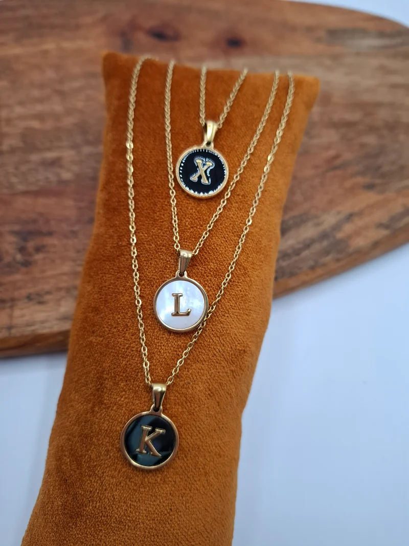 Collier chaîne personnalisable avec lettre noire