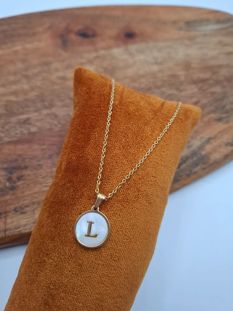Collier chaîne fine avec lettre personnalisée