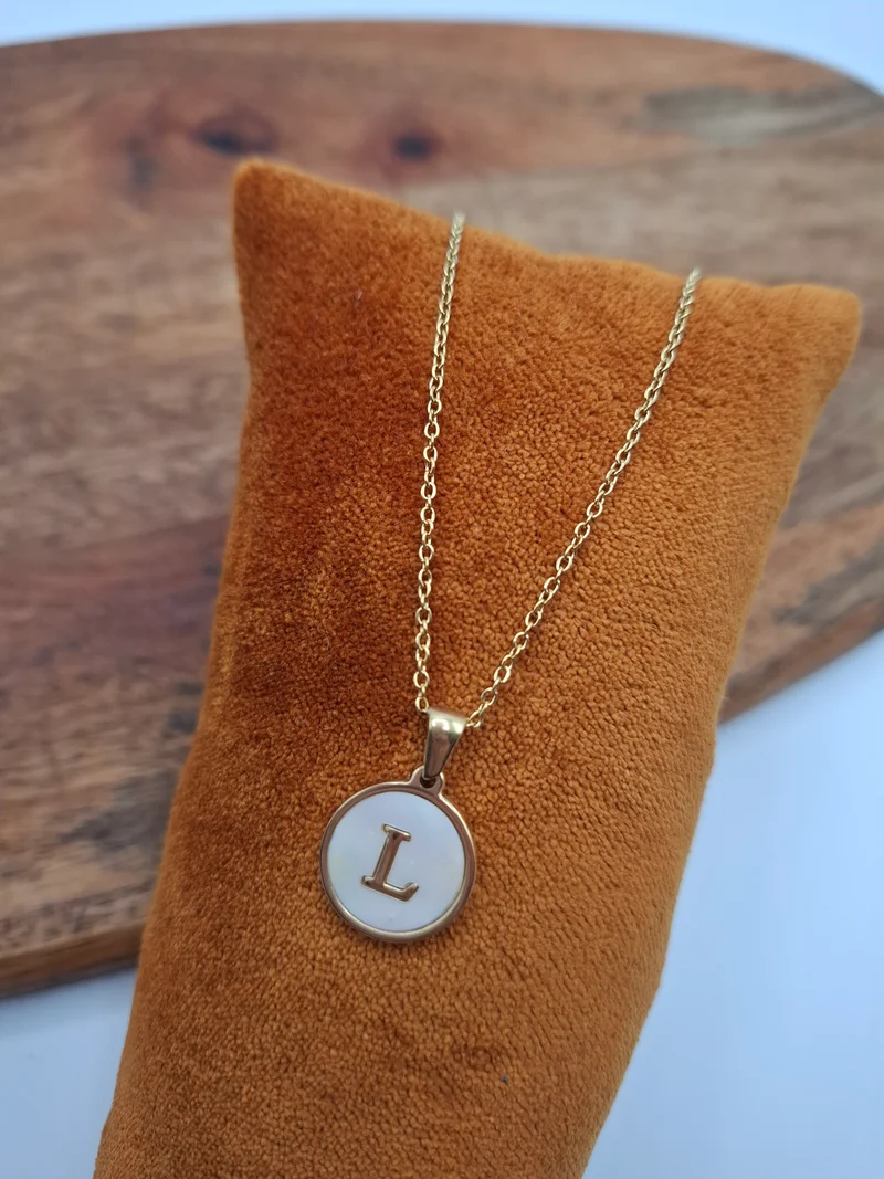 Collier chaîne fine avec lettre personnalisée
