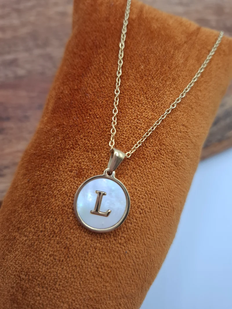 Collier chaîne fine avec lettre personnalisée