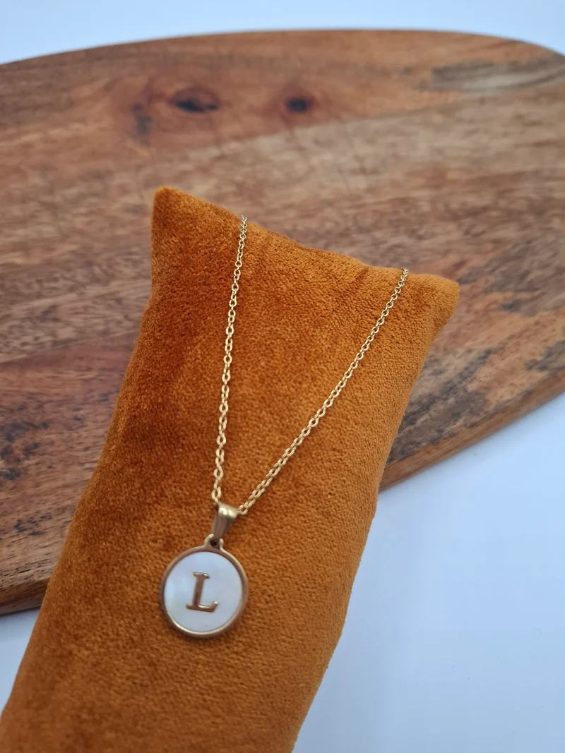 Collier chaîne fine avec lettre personnalisée