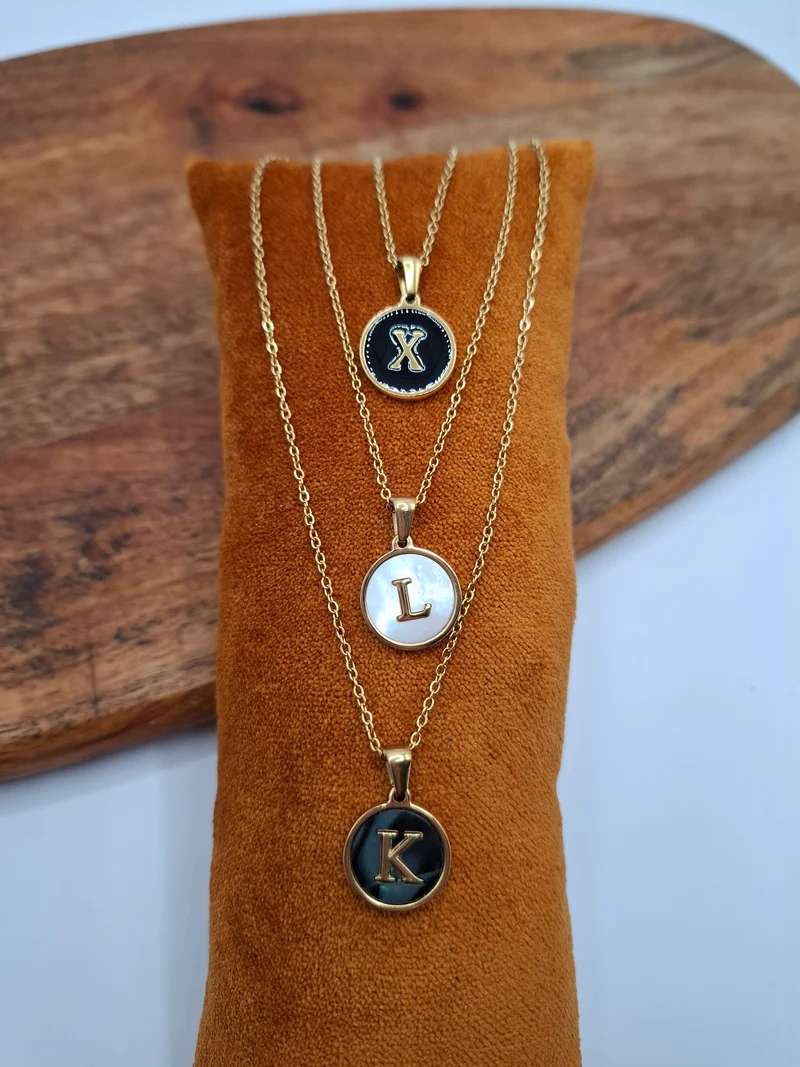 Collier chaîne fine avec lettre personnalisée
