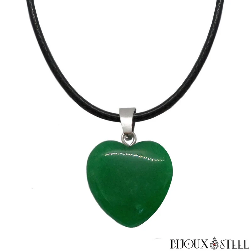 Collier à pendentif cœur en pierre de jade de malaisie