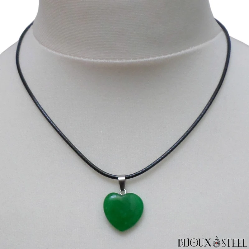 Collier à pendentif cœur en pierre de jade de malaisie