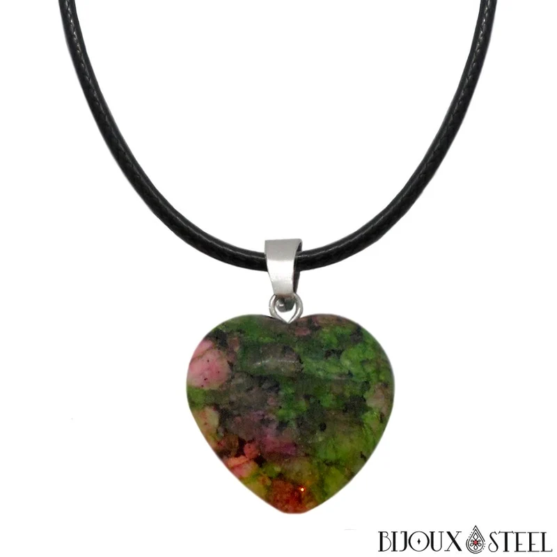 Collier à pendentif cœur en pierre de rubis zoïsite