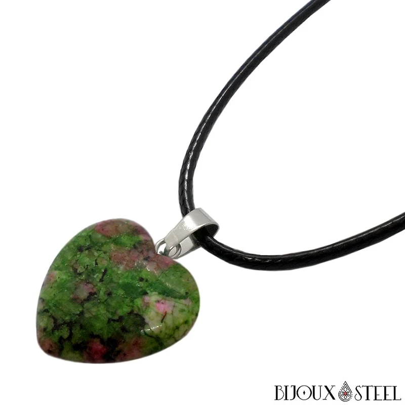Collier à pendentif cœur en pierre de rubis zoïsite