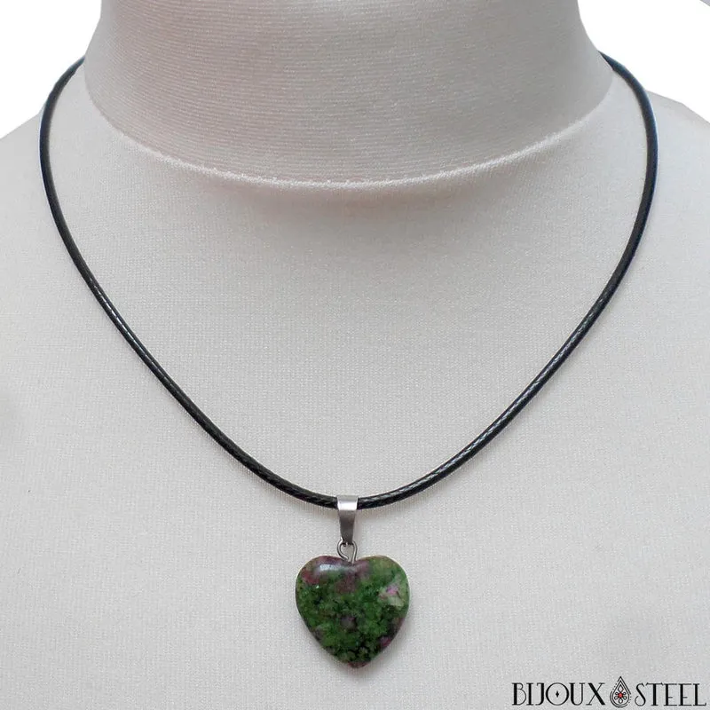 Collier à pendentif cœur en pierre de rubis zoïsite