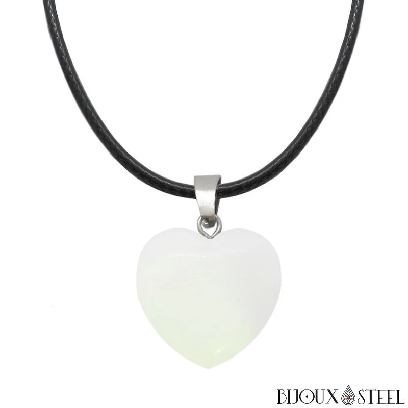 Collier à pendentif cœur en pierre de jade blanc