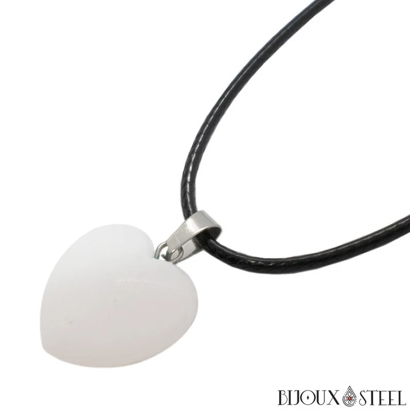 Collier à pendentif cœur en pierre de jade blanc