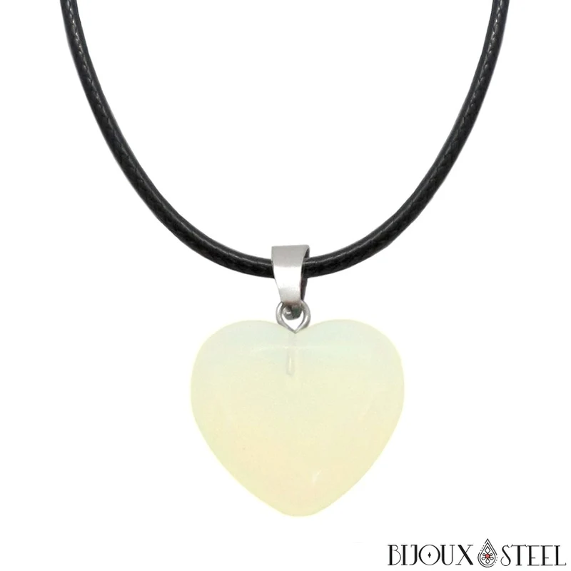 Collier à pendentif cœur en opaline artificielle