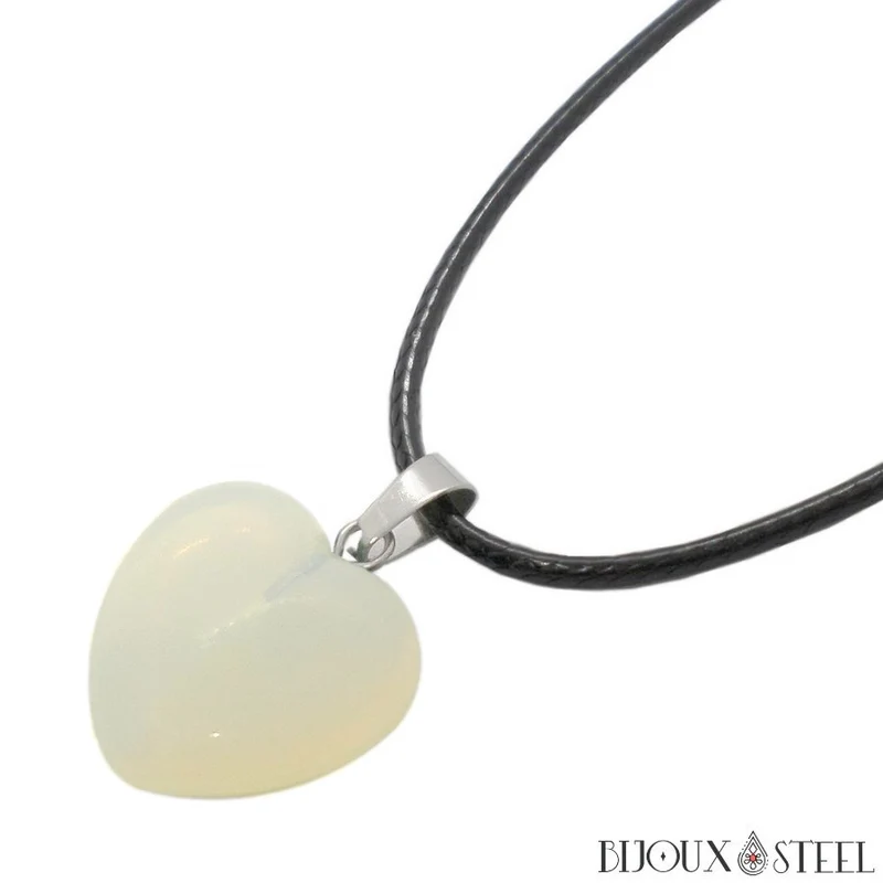 Collier à pendentif cœur en opaline artificielle