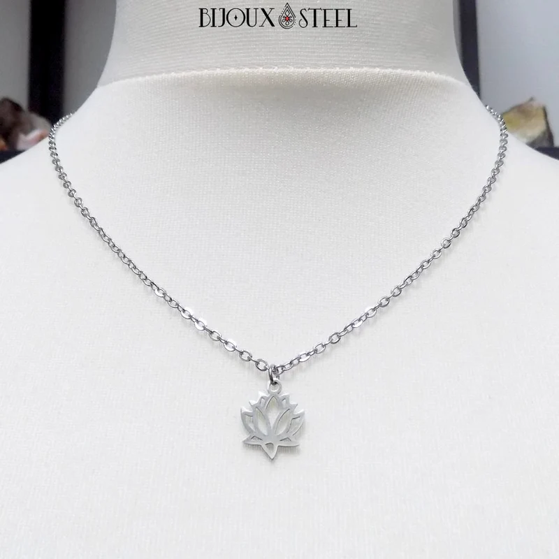 Collier à pendentif fleur de lotus en acier inoxydable