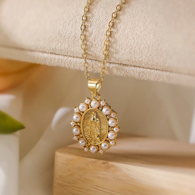 Collier Vierge Marie Perle Blanche
