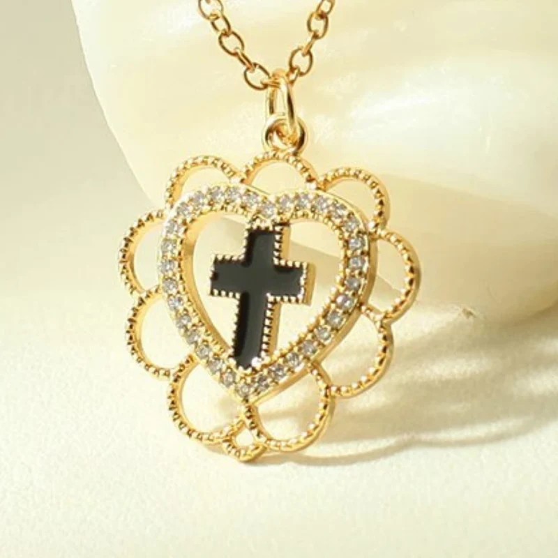 Collier Croix Noire Cœur