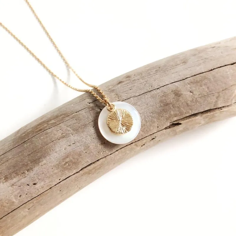Collier "Soleil nacre" plaqué or