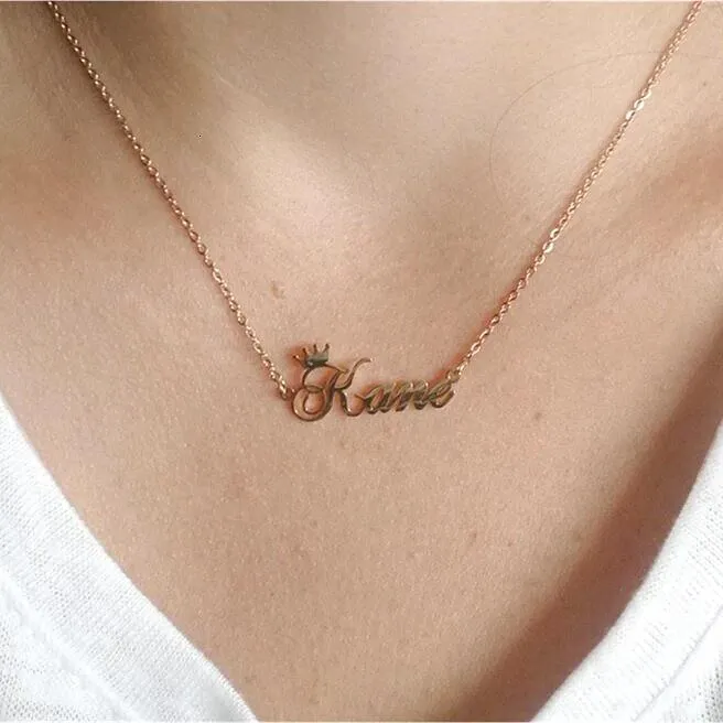 Collier prénom personnalisé à couronne