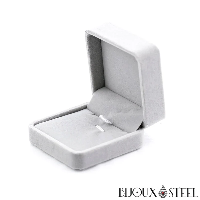 Collier personnalisé prénom et cœur en acier chirurgical
