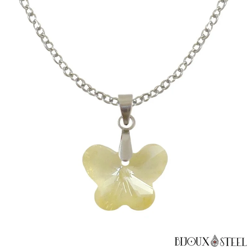 Collier à pendentif papillon en verre
