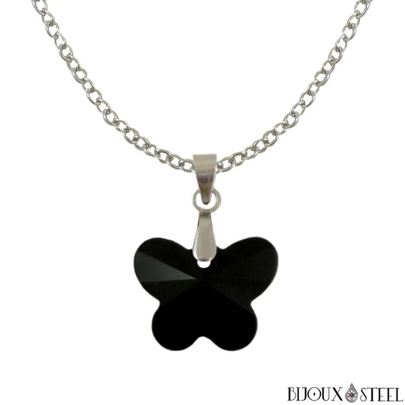 Collier à pendentif papillon en verre