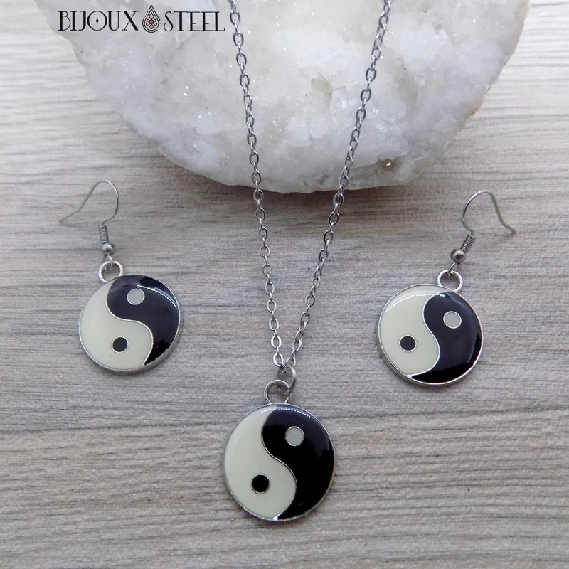 Collier à pendentif Yin Yang